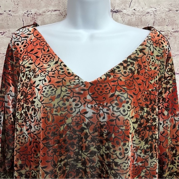 Avenue Green Rust Velvet Floral Belle Sleeve Top - Picture 2 of 11